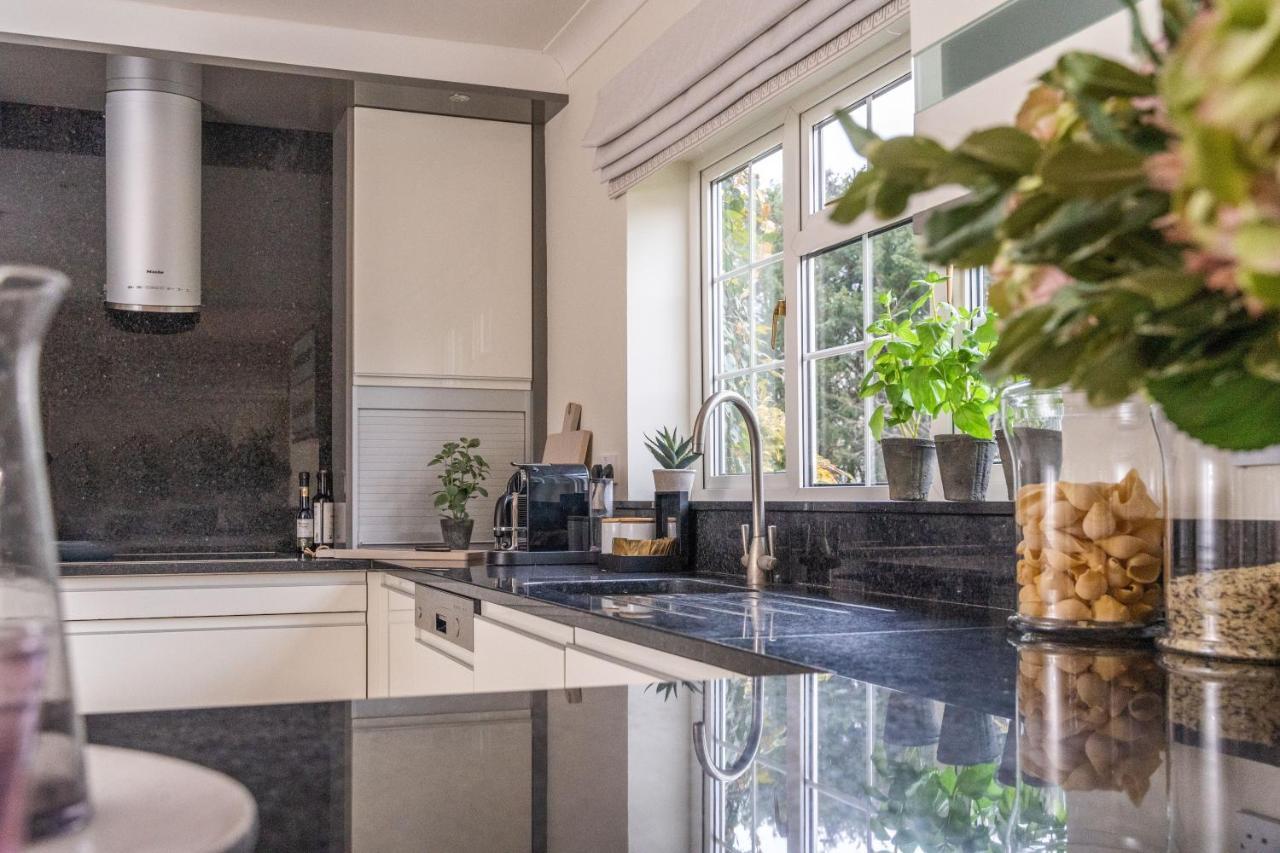Monkey Island Estate - Small Luxury Of The World Bray